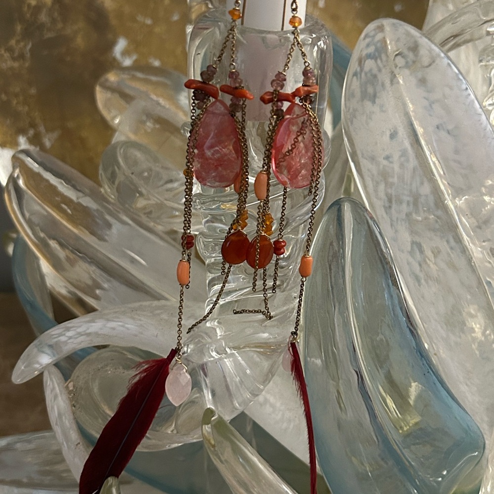 Elegant Red Feather Dangle Earrings gold and multistone - Picture 3 of 3